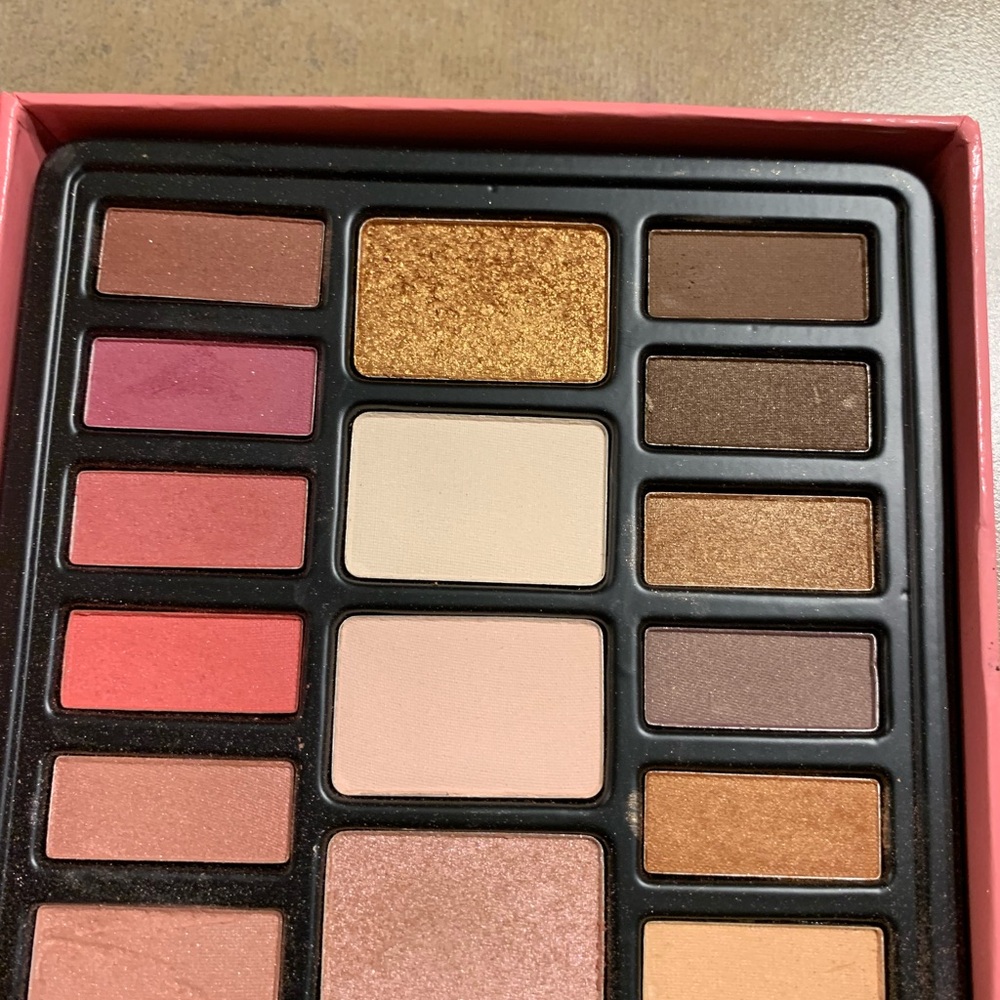 Rose Gold eyeshadow palette